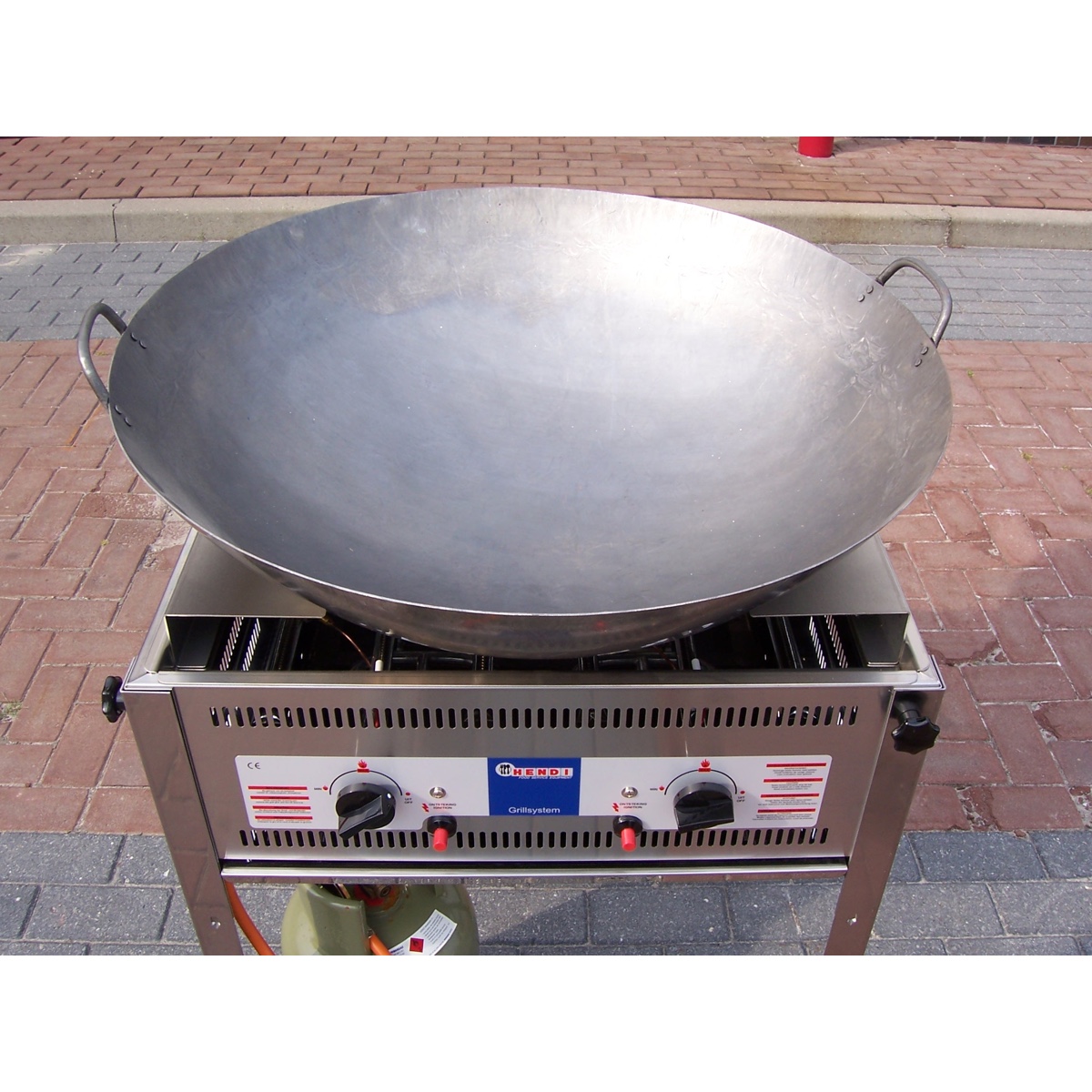 hendi gas barbecue met wokpan 01